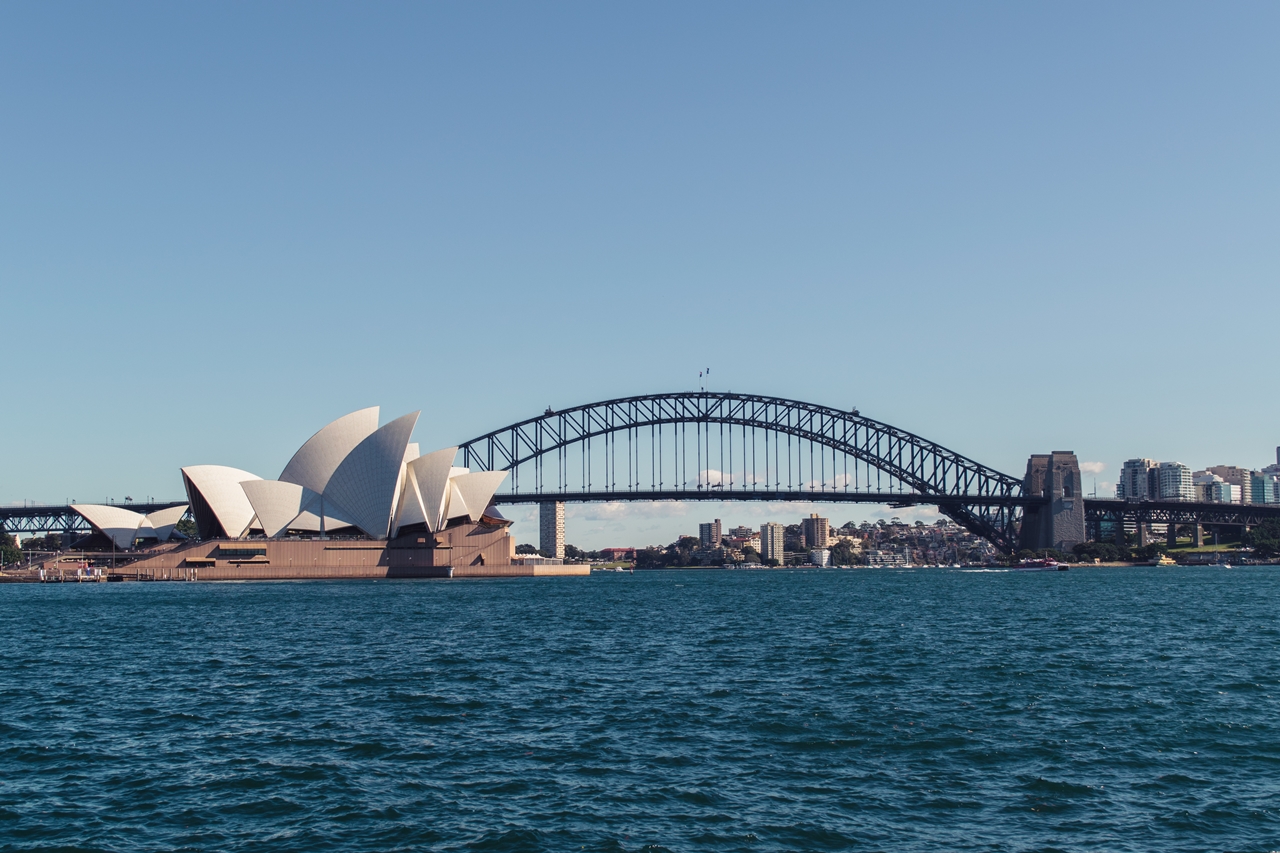 雪梨為最大的澳洲城市，氣候溫和，而雪梨歌劇院也在此。